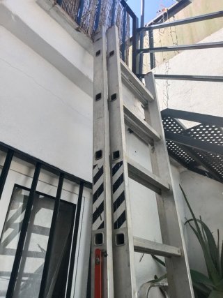 Escalera telescópica 10 peldaños EN 131.