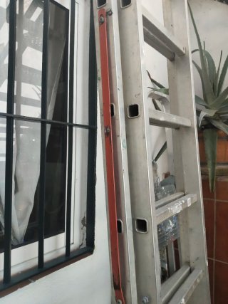 Escalera telescópica 10 peldaños EN 131.