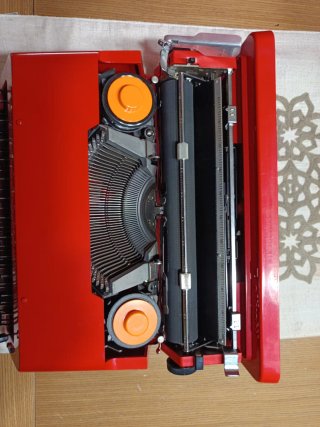 Máquina de escribir Olivetti Valentine Roja