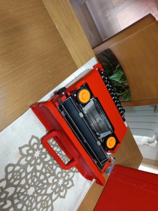 Máquina de escribir Olivetti Valentine Roja