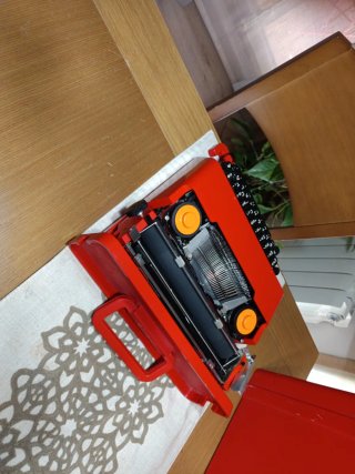 Máquina de escribir Olivetti Valentine Roja