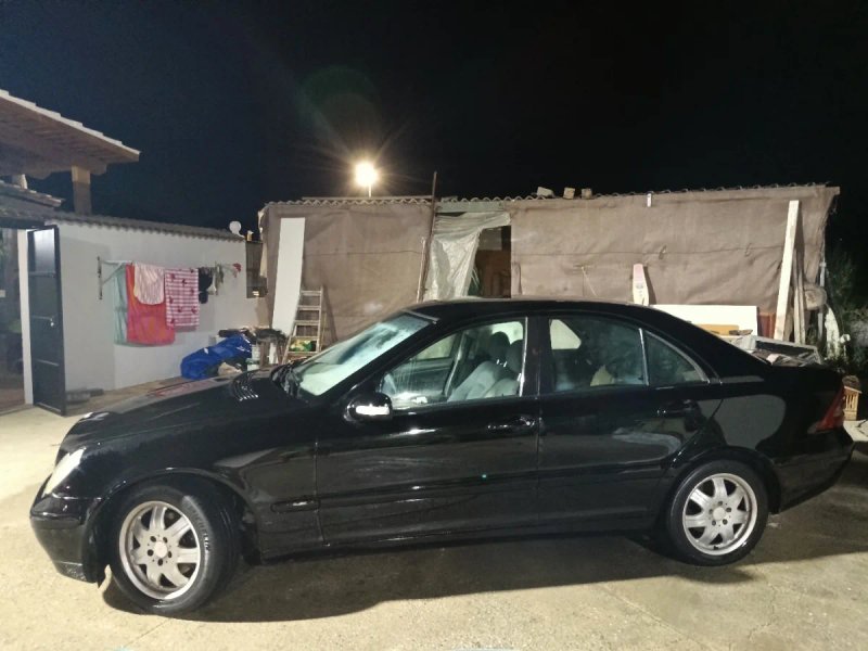 Mercedes-Benz Clase C 2005 - foto 1