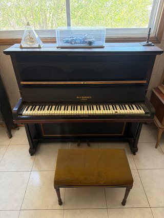 Piano W.H. Barnes Madera