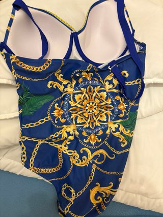 Bañador azul y dorado con cadenas