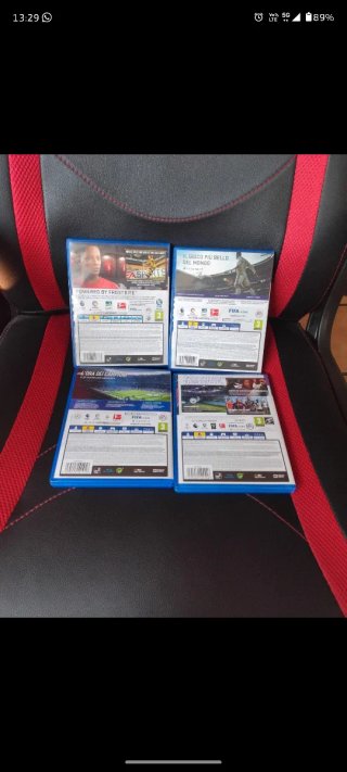 Lotto 4 giochi FIFA PS4 - 17, 18, 19, 21