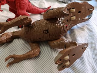 2 Dinosaurios de Juguete