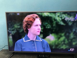Televisor LED LG de 32 pulgadas, Smart TV.
