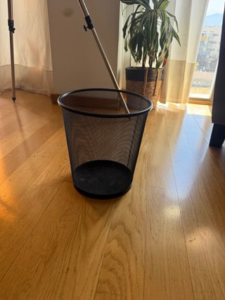 Papelera metálica negra oficina