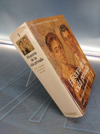 Historia de la vida privada. Del Imperio romano al año mil. Taurus, 1988.