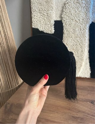 Bolso de fiesta redondo negro de terciopelo
