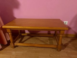 Mesa de madera marrón