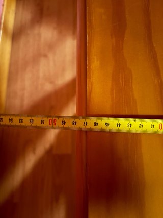 Mesa de madera marrón