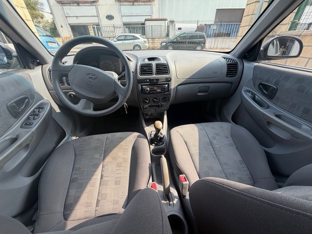 Hyundai Accent (solo 104.000)