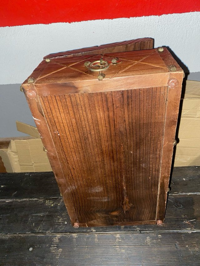 Baule in legno rustico medievale