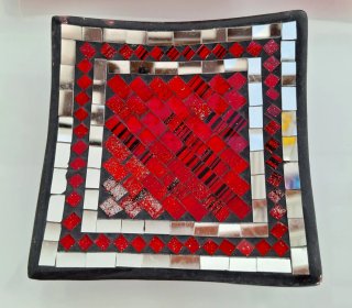 Conjunto Decorativo Rojo: Centro Mesa y Mosaico