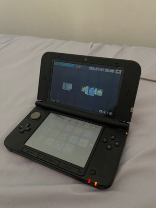 Nintendo 3DS XL Rossa + 3 Giochi e Caricatore