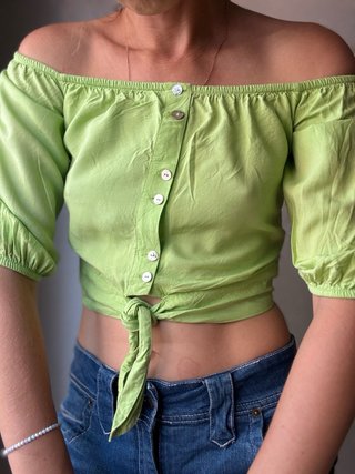 Bershka Top Verde Hombros Descubiertos