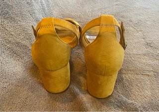 Sandalias Pull&Bear color Mostaza