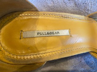 Sandalias Pull&Bear color Mostaza