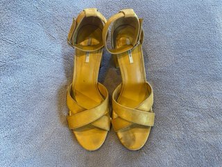 Sandalias Pull&Bear color Mostaza