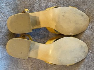 Sandalias Pull&Bear color Mostaza