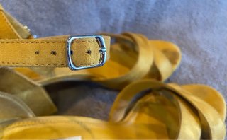 Sandalias Pull&Bear color Mostaza