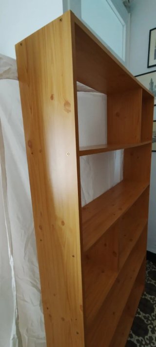 Estantería de madera