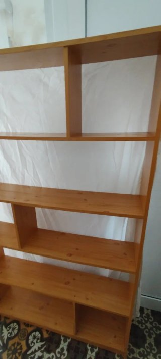 Estantería de madera