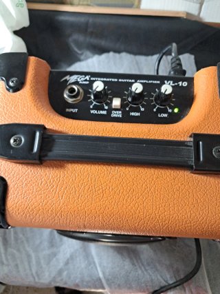 Amplificador de Guitarra Mega Naranja