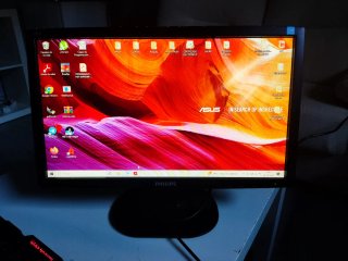 Monitor Philips + Teclado Mars Gaming