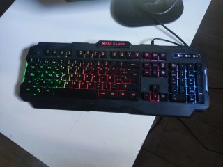 Monitor Philips + Teclado Mars Gaming