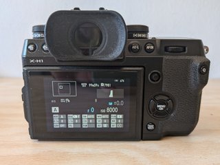 Fujifilm X-H1 con Grip y Flash EF-X8