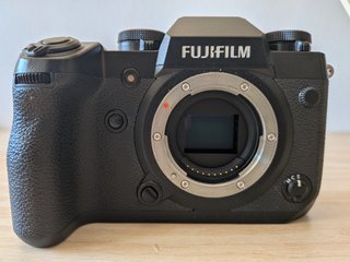 Fujifilm X-H1 con Grip y Flash EF-X8
