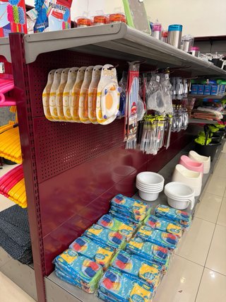 Estanterías metálicas para tienda