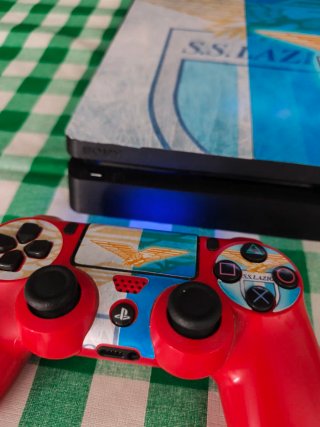 PS4 500GB + Controller + GTA V