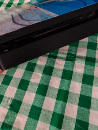 PS4 500GB + Controller + GTA V