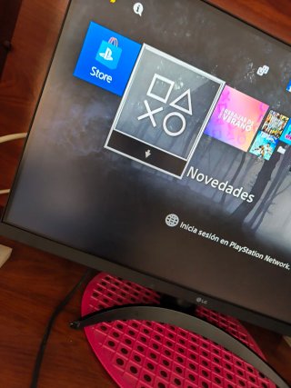 PS4 500GB + Controller + GTA V