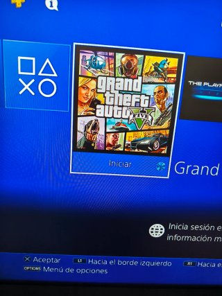 PS4 500GB + Controller + GTA V