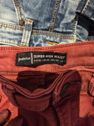 Pantalones vaqueros naranjas altos