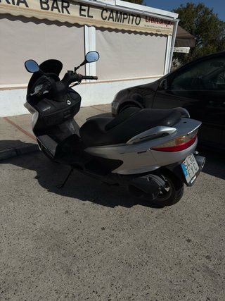 Suzuki Burgman UH125 Maxi Scooter