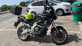 Kawasaki Versys 650 Negra y Plateada