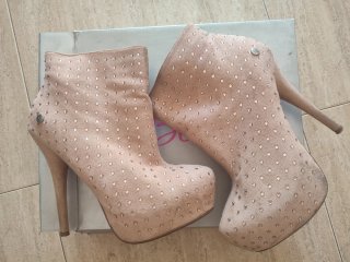 Botines pedrería rosa pastel talla 39