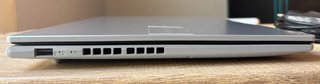 ASUS Vivobook 15 Ryzen 7 / 24GB RAM + mouse