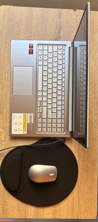 ASUS Vivobook 15 Ryzen 7 / 24GB RAM + mouse