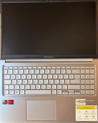 ASUS Vivobook 15 Ryzen 7 / 24GB RAM + mouse