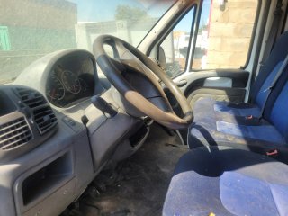Camión Plataforma Doble Cabina 6 plazas