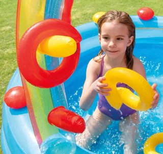 Piscina hinchable con tobogán y arcoíris
