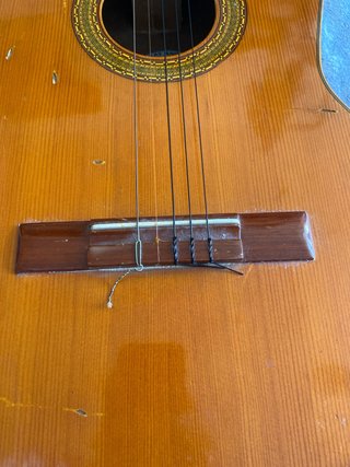 Guitarra de madera para reparar