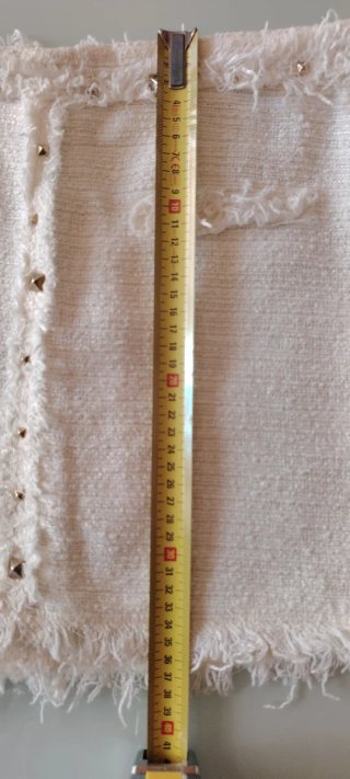Falda Zara beige remaches y flecos
