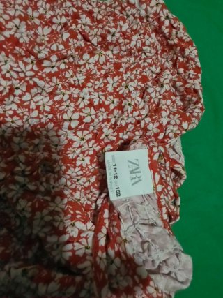 Vestido de verano floral rojo y blanco